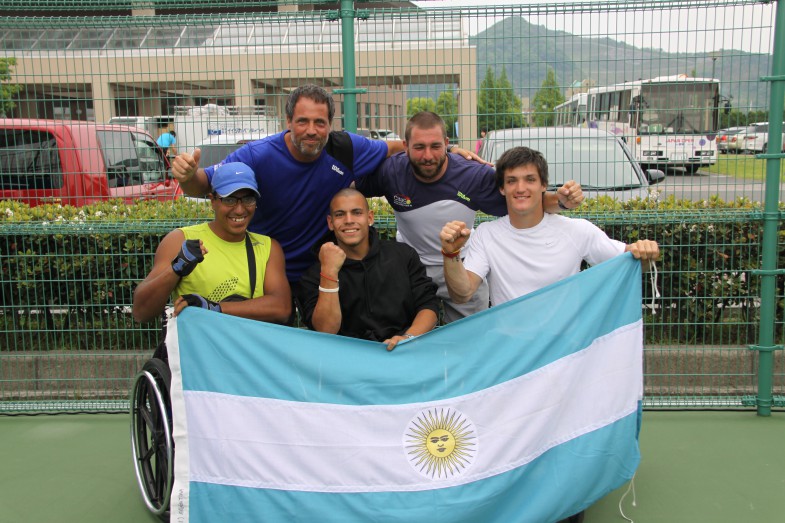 Men's Main Singles Champion  FERNANDEZ Gustavo with Argentina Team